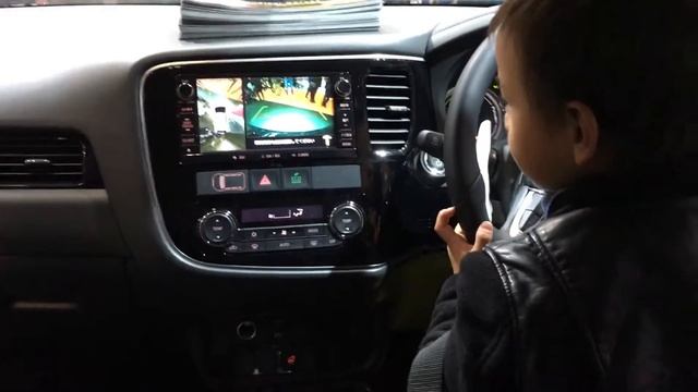 【展示車】MITSUBISHI OUTLANDER PHEV