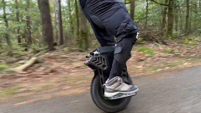 Extreme Bull Commander Mini - The Sleeper EUC First Impression Offroad смотреть онлайн