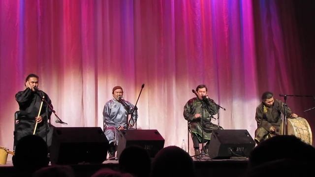 11.  Huun Huur Tuu - Tuvan Internationale  (live In Ufa 2012)