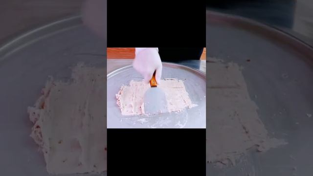 Mini Cinnabon ice cream rolls street food - ايس كريم رول سينابون ميني//#shorts смотреть онлайн