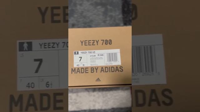 Adidas Yeezy 700 V3 смотреть онлайн