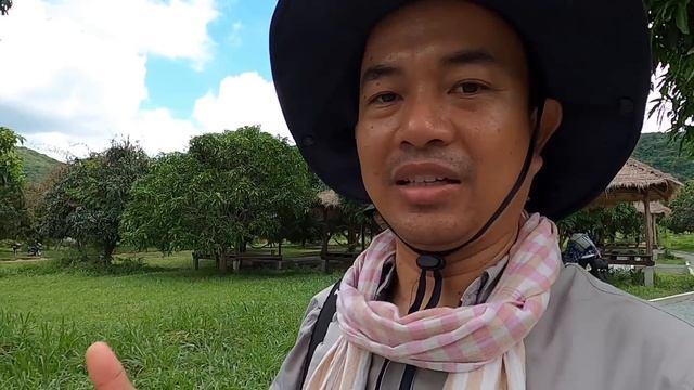 Having Lunch With A Beautiful View At Phnom Vor! Lory Tour- Vegetable Garden And Visit Wild Pig. смотреть онлайн