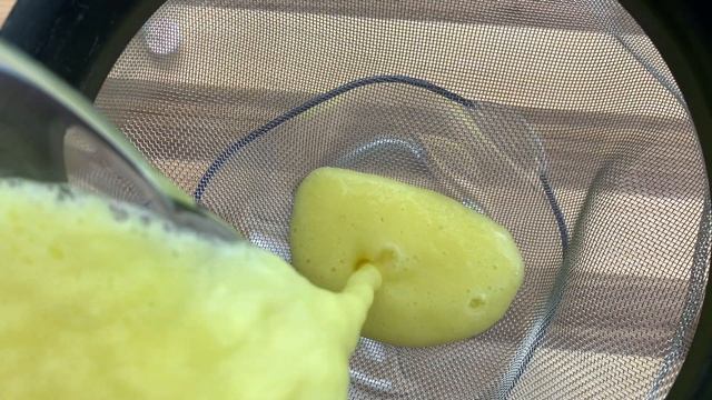 Pineapple Juice with Ginger Lemon and Black Salt смотреть онлайн