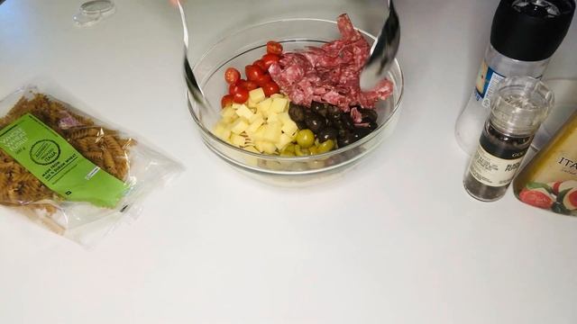 Italian pasta salad смотреть онлайн