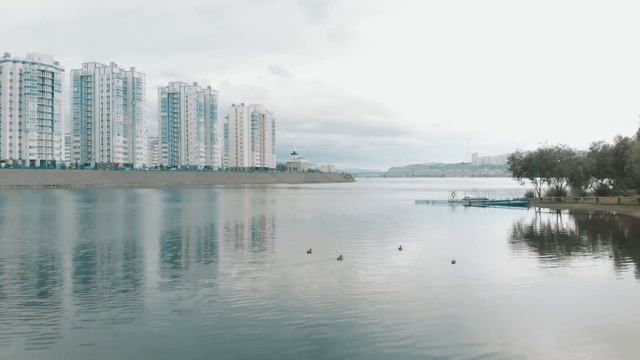 Прогулка с младшей дочерью смотреть онлайн