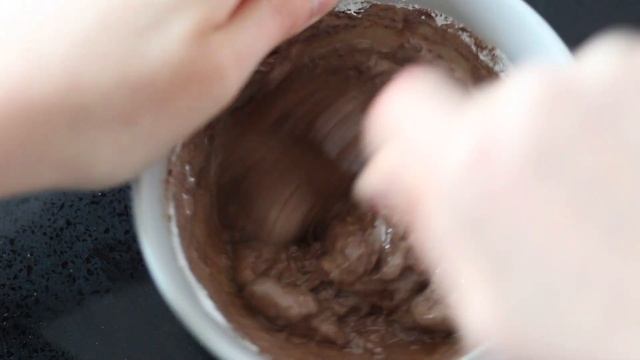3 INGREDIENT NUTELLA MUFFIN | Microwave Recipe смотреть онлайн