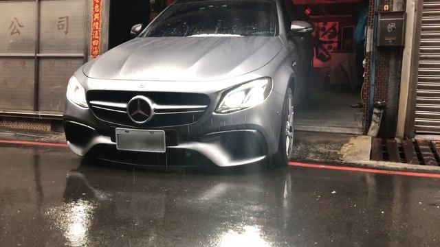 Mercedes-AMG E63 S Estate @超陡停車位 смотреть онлайн