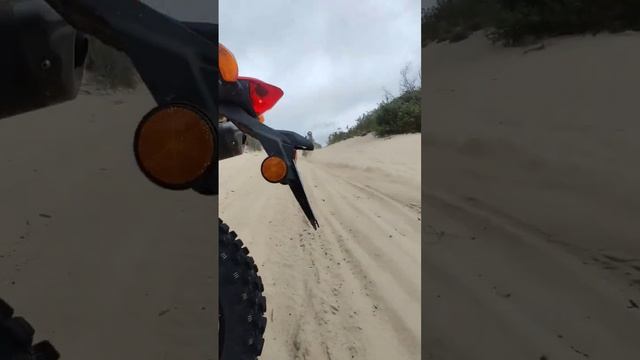 Honda XR650R Sand Riding. смотреть онлайн