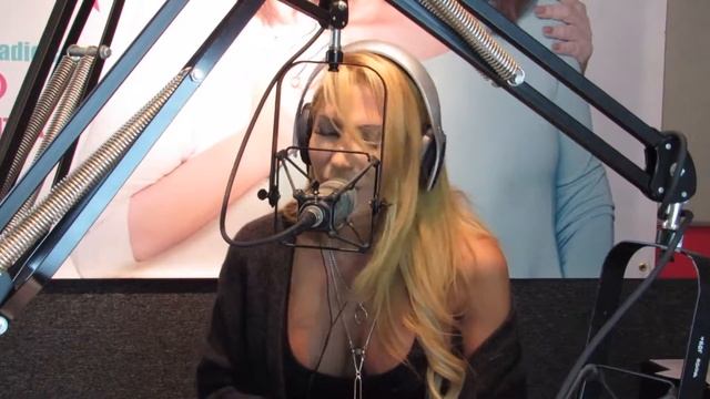 Quick Cut: Jade Mya performs LIVE in studio смотреть онлайн