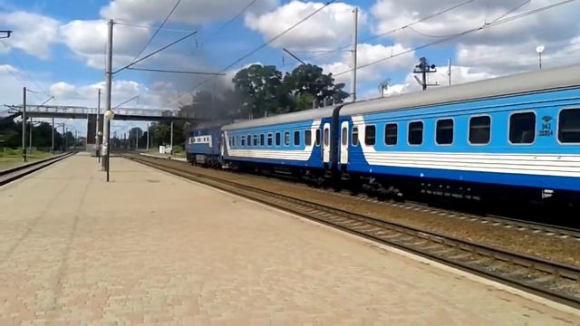 ТЭП70 с пассажирским поездом Харьков-Сумы, перегон Новая Бавария-Люботин, о.п Рыжов , ЮЖД смотреть онлайн