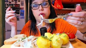 Мукбанг | Селёдка с картошкой и лучком | Обжор Асмр