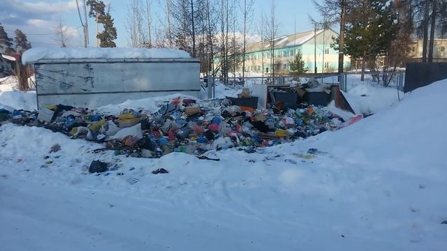 Скопление мусора возле школы смотреть онлайн