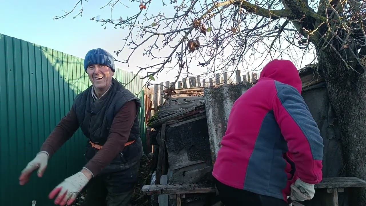 Утром решили разобрать старое строение, в обед его уже не было. Снесли ветхое строение. смотреть онлайн