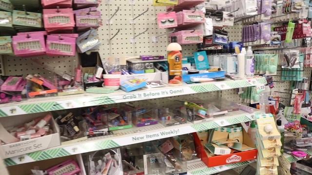 EARLY CHRISTMAS SHOPPING AT DOLLAR TREE!! *NO BUDGET* смотреть онлайн