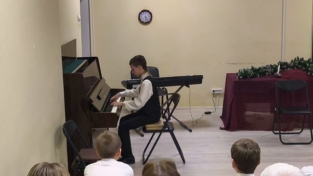 Фёдор Смыслов исполняет произведение Э. Грига 