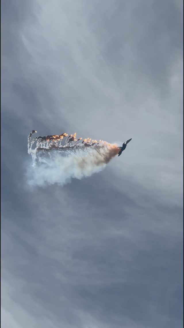 РУССКИЕ ВИТЯЗИ 


#самолёт #новостисегодня #самолётвнебе #су30см #су-35с #стрижи #витязи #сво #крым