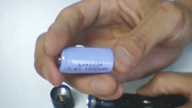 VenusFire VF-X081 9V Xenon 200-Lumen Flashlight with Clip смотреть онлайн