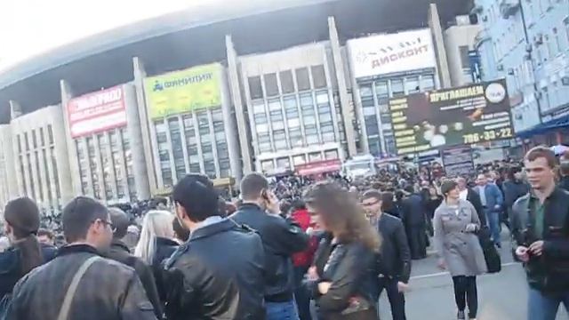 Роджер Уотерс в Москве: очередь на концерт ROGER WATERS смотреть онлайн