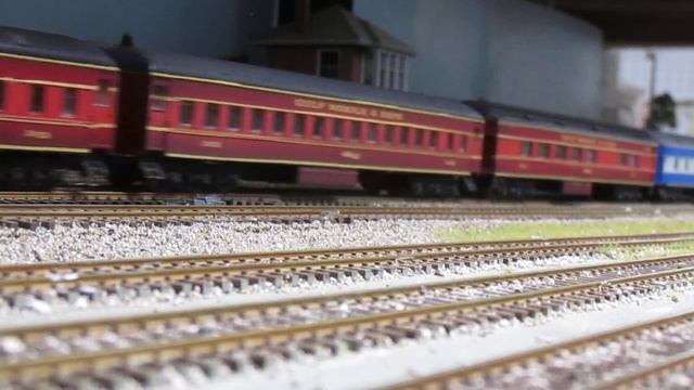 Fellow club member Frank's EMD E A powered G,M & O passenger train. смотреть онлайн