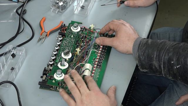 Roland TR-606 switch replacement and fun with Din Sync смотреть онлайн