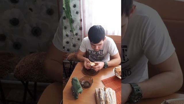 Хач ест бургер 😂😂🤣🤣 смотреть онлайн