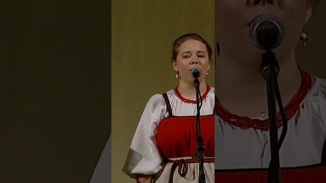А ЛЮБОВЬ КАК СОН СТОРОНОЙ ПРОШЛА! "Там где клён шумит",исполняют: ансамбль "ПТАШИЦА" смотреть онлайн