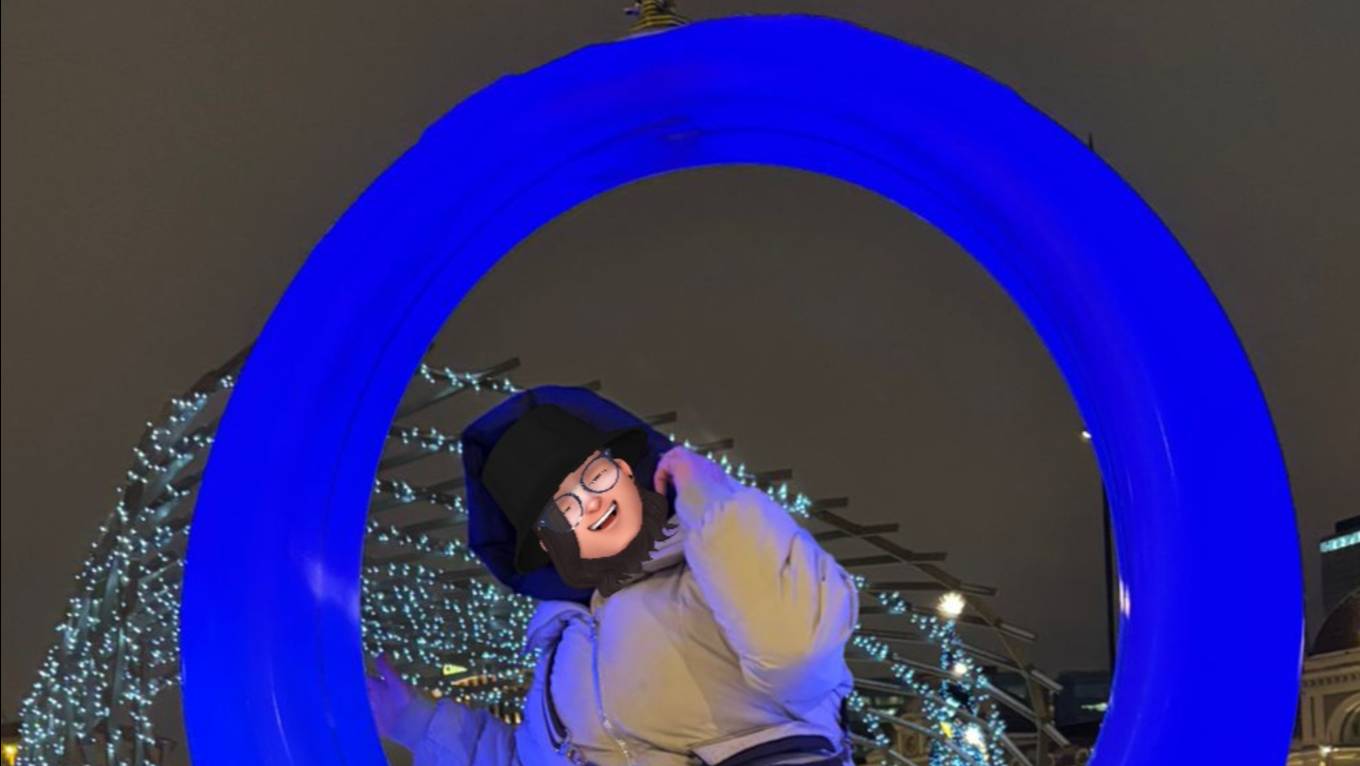 В ТРЦ « #Павелецкая плаза» за #подарками для друзей и родных в огромный #магазин «Золотое яблоко» смотреть онлайн