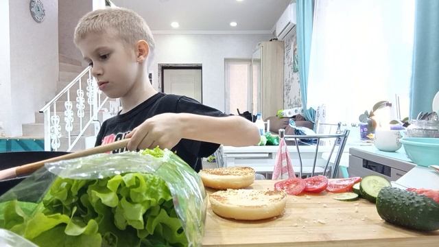 Готовим бургер дома смотреть онлайн