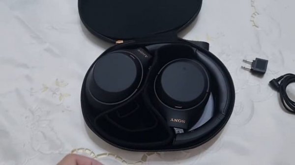 Unboxing Sony WH 1000XM4