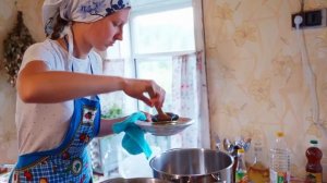 ЖИЗНЬ В УРАЛЬСКОЙ ДЕРЕВНЕ | СЕНОКОС И ЗАГОТОВКИ В НОВОЙ ПОСУДЕ