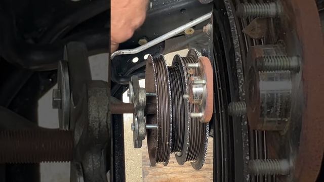 How To Remove Harmonic Balancer / Crank Pulley Nissan VG33 VG30 Link in Description смотреть онлайн