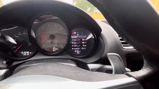 2014 PORSCHE CAYMAN CHECKING OIL LEVEL смотреть онлайн