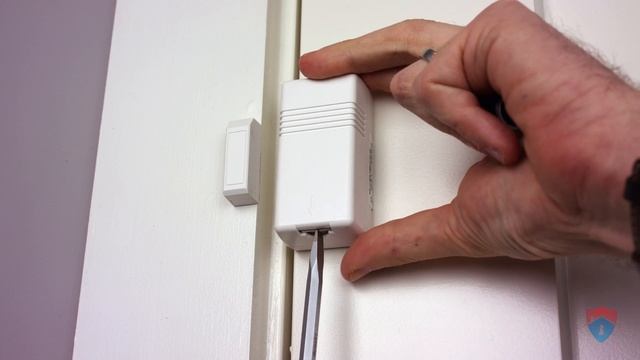 True Protection: Replacing Battery on Honeywell 5816 Door/Window Sensor смотреть онлайн