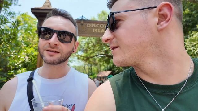 Walt Disney World Vlog | Animal Kingdom | Grand Floridian Room Tour | Disney Resort | Max & Alex смотреть онлайн