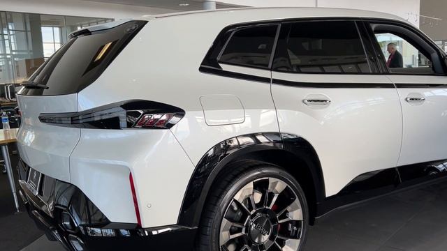 BMW XM Label Red смотреть онлайн