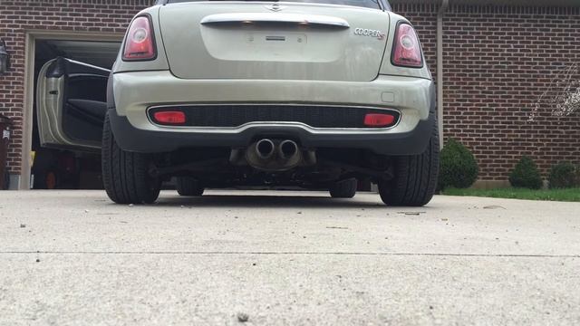 2007 Mini Cooper S R56 with K&N Intake Resonator Delete смотреть онлайн