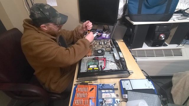 Taking Apart And Cleaning The HP Smarttouch 300 смотреть онлайн
