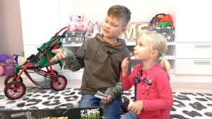 София и Арсений играют Софунья Шалунья