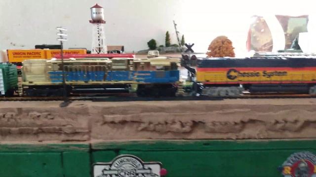 TYCO Chessie System & Golden Eagle c630 Alcos running fantastic together on my TYCO Train Layout! смотреть онлайн