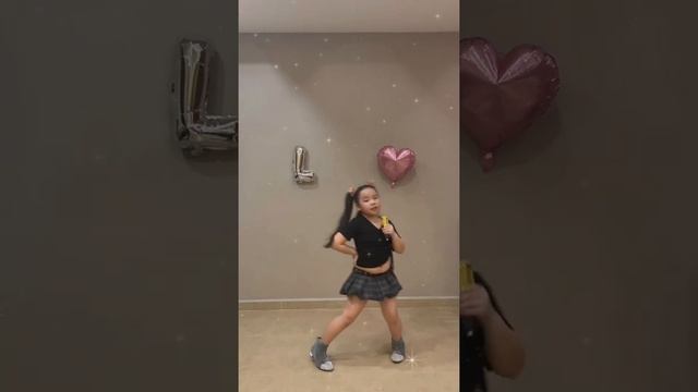 Rtm Bintang Kecil Tones and I - Monkey dances Queenie Tan He Shi смотреть онлайн