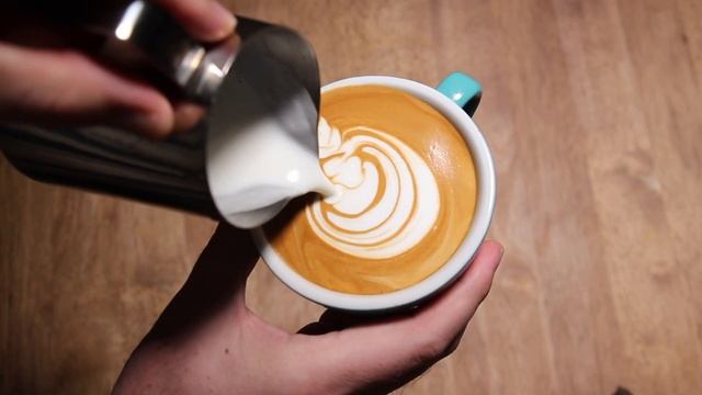 Pours of the Week - Episode 36 - Coffeefusion Latte Art смотреть онлайн
