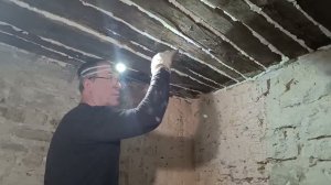 Андрей доделывает котельную,папа начал ремонт в ванной.Андрей обещает меня поколотить