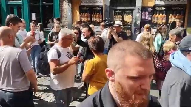 U2 Bono taking selfies with fans in Dublin Ireland? смотреть онлайн