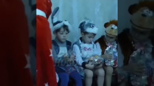 Видео для тех родителей, кто принципиально не хочет скидываться на новогодние подарки в детском саду