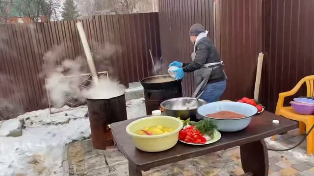 Ўзбек оши, шўрваси энди Рус халқи тойларида хам пиширилади. смотреть онлайн