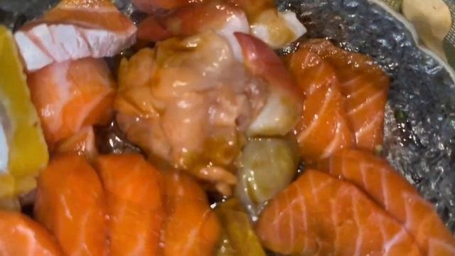 哈尔滨488元海鲜自助，海胆管够，先来50只回本，点满一桌吃美了 смотреть онлайн