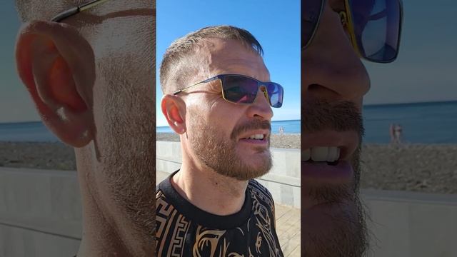 Вот тебе немного ноябрьской жары из Батуми и вопрос: кто есть мой новый, надёжный и преданный друг? смотреть онлайн