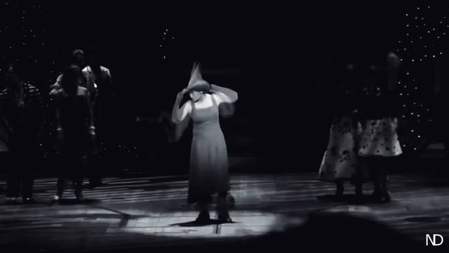 Elphaba Thropp | Looking Back смотреть онлайн