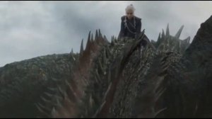 Дайнерис прилетела на дрогоне в дроконье логово