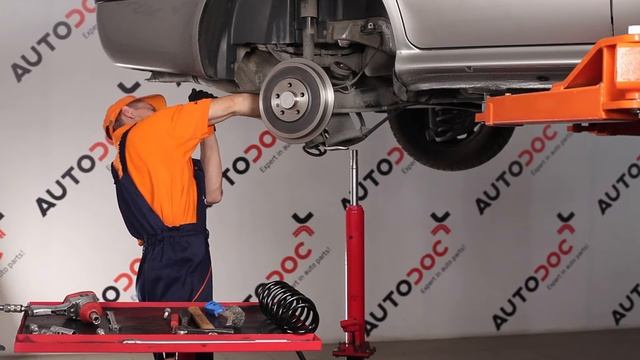 Ako vymeniť vinuté pružiny zadného zavesenia kolies na SKODA OCTAVIA 1U [NÁVOD] смотреть онлайн